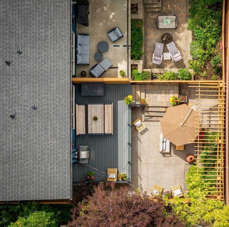 2317 16 Street Sw, Calgary, AB - Outdoor