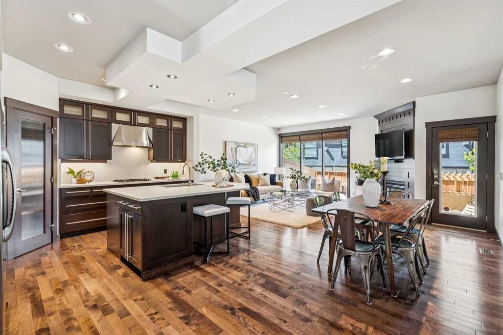 2317 16 Street Sw, Calgary, AB - Indoor