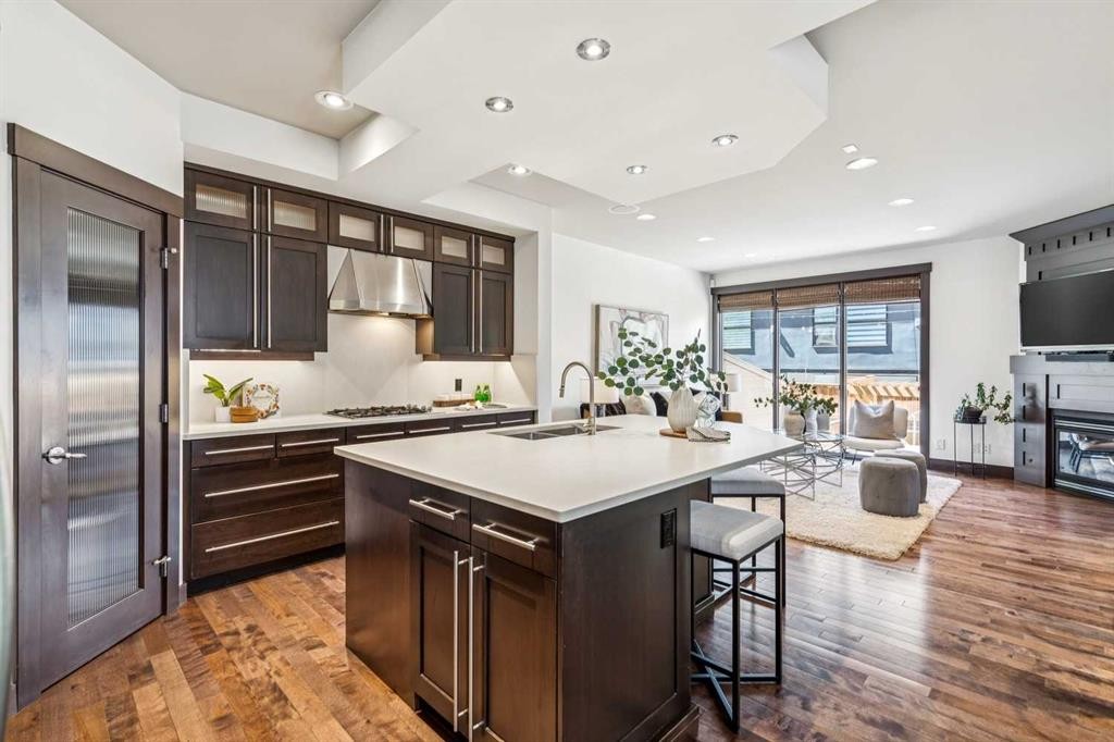 2317 16 Street Sw, Calgary, AB - Indoor Photo Showing Kitchen With Double Sink With Upgraded Kitchen