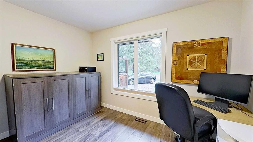 15 Echlin Court, Bragg Creek, AB - Indoor Photo Showing Office