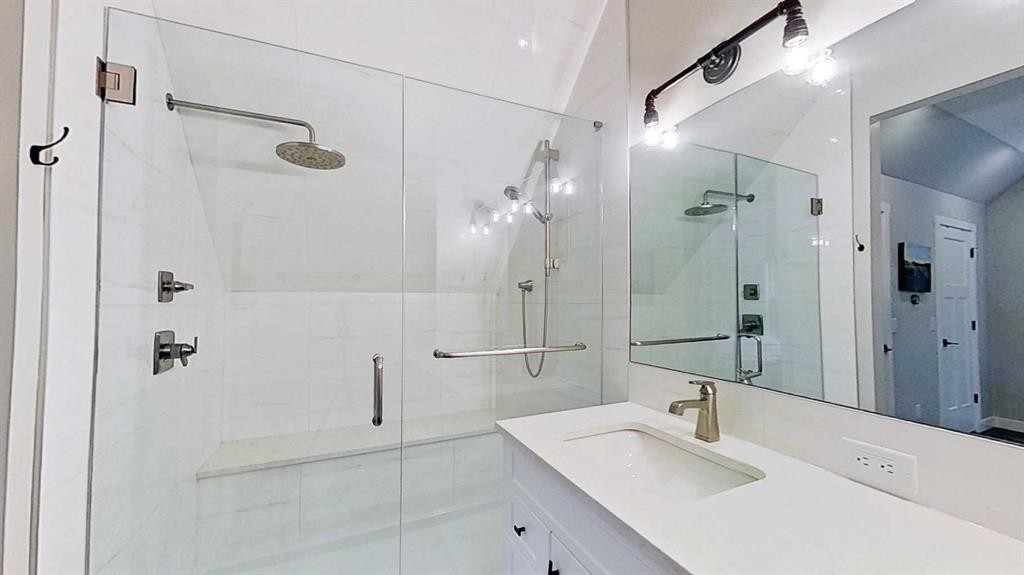 15 Echlin Court, Bragg Creek, AB - Indoor Photo Showing Bathroom
