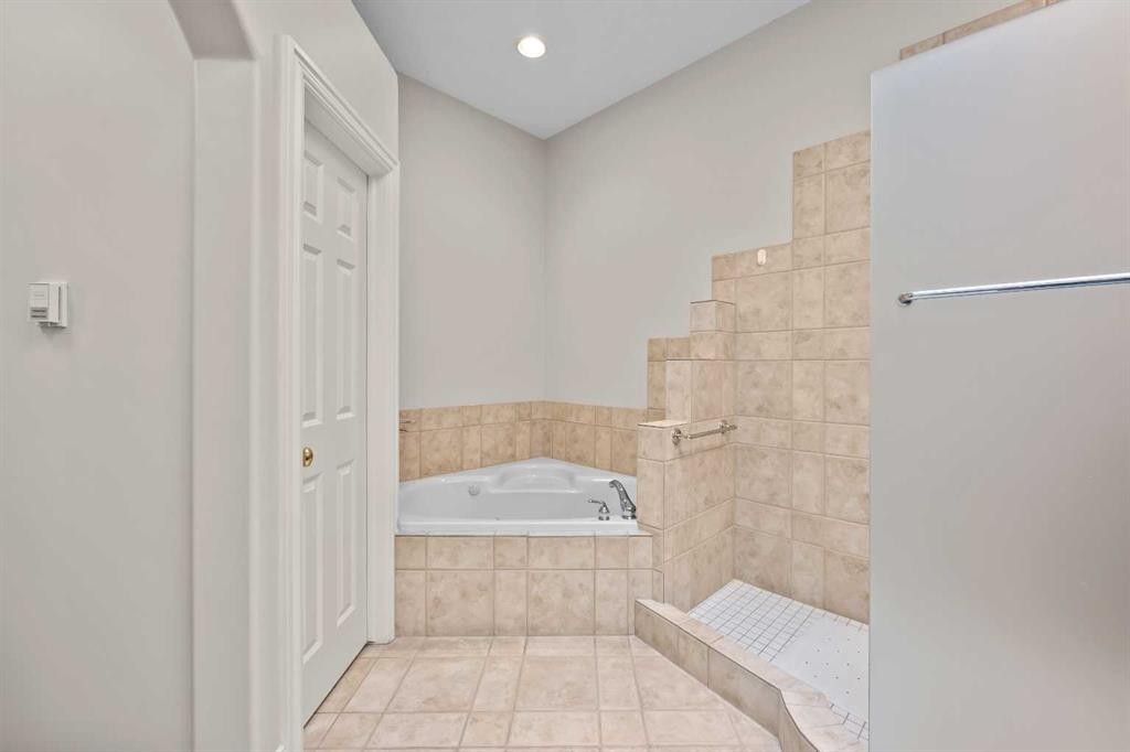 4580 Hamptons Way Nw, Calgary, AB - Indoor With Storage