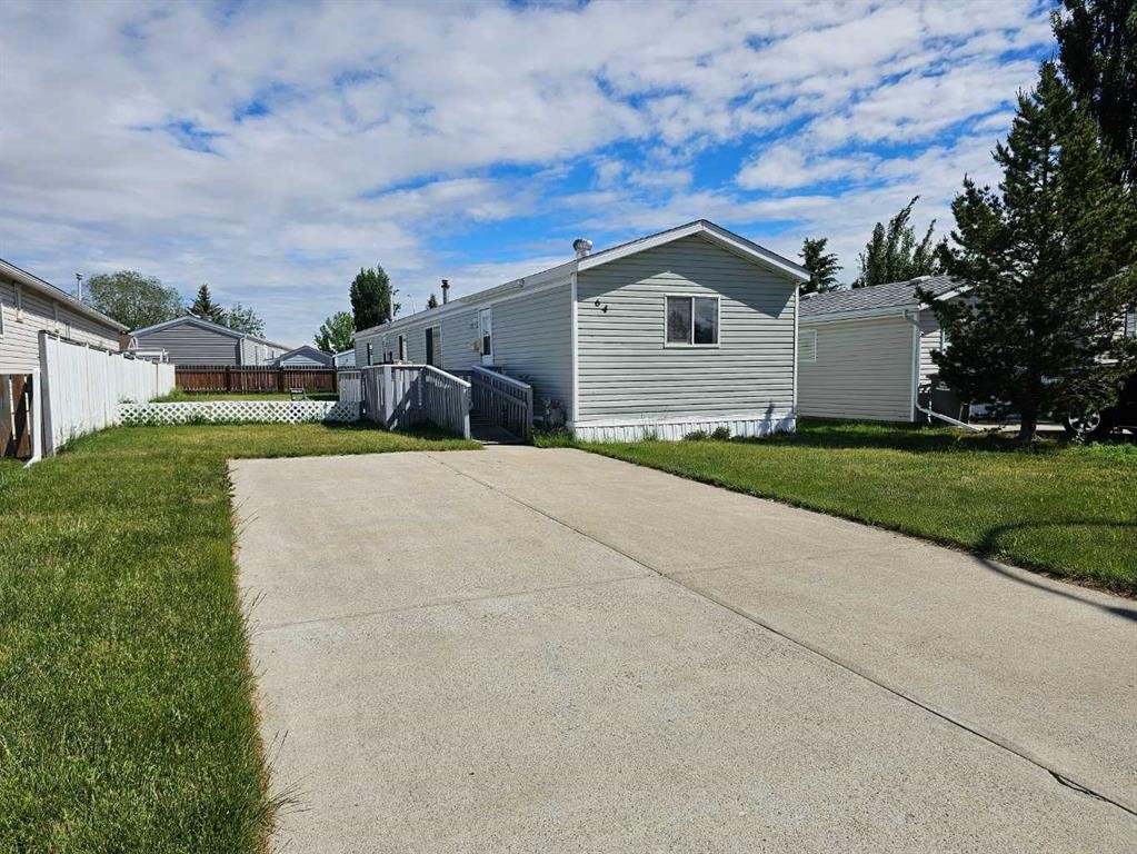 64 Westover Avenue, Claresholm, AB - Outdoor With Exterior