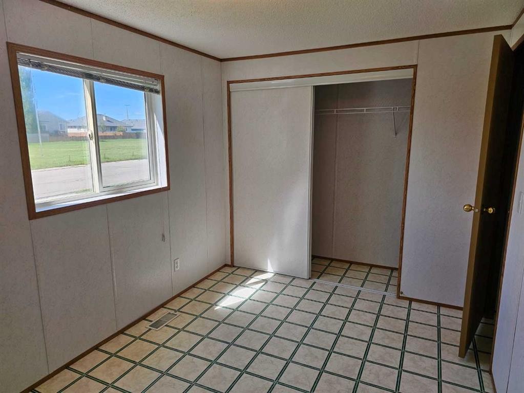 64 Westover Avenue, Claresholm, AB - Indoor Photo Showing Other Room