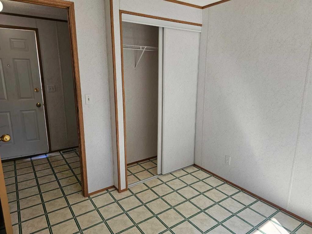 64 Westover Avenue, Claresholm, AB - Indoor Photo Showing Other Room