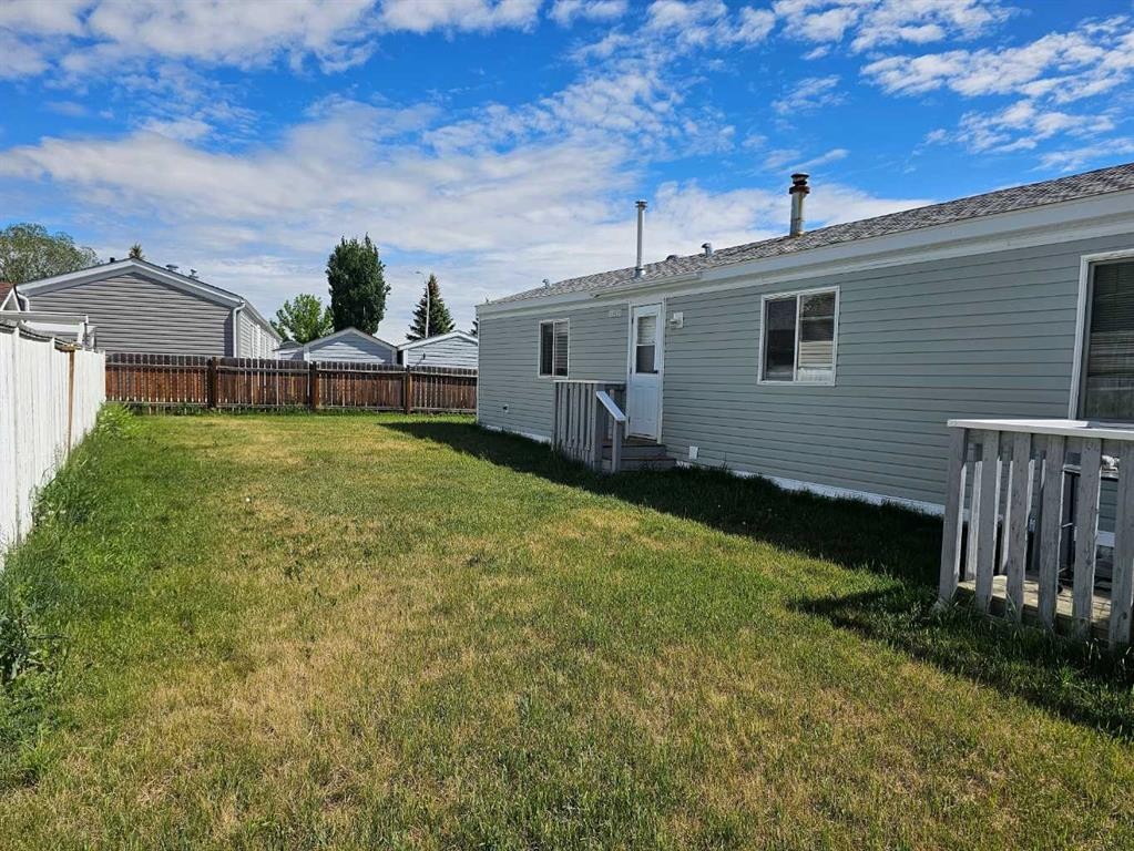 64 Westover Avenue, Claresholm, AB - Outdoor