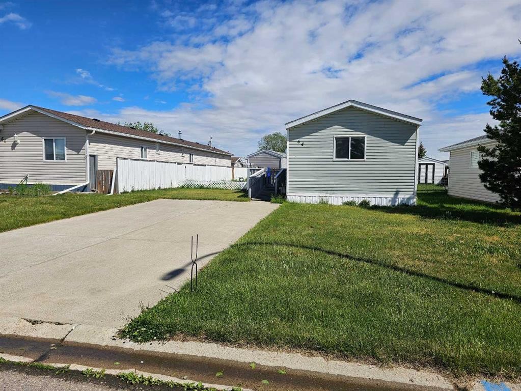 64 Westover Avenue, Claresholm, AB - Outdoor