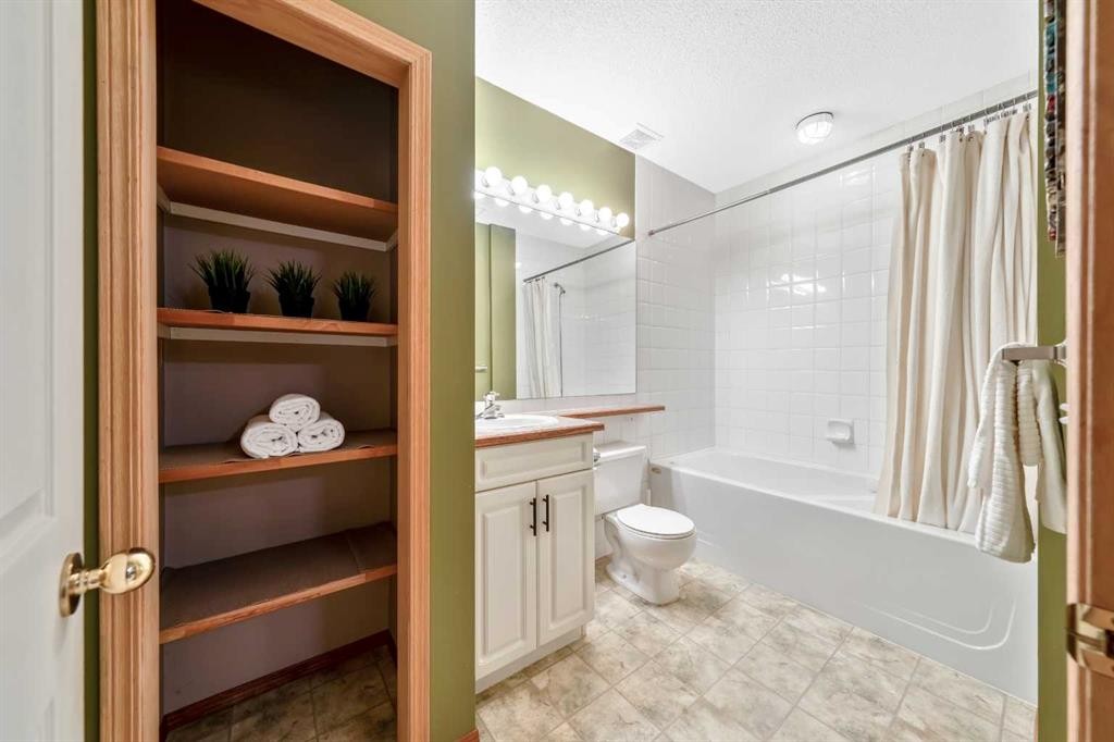 46 4 Street Ne, Langdon, AB - Indoor Photo Showing Bathroom