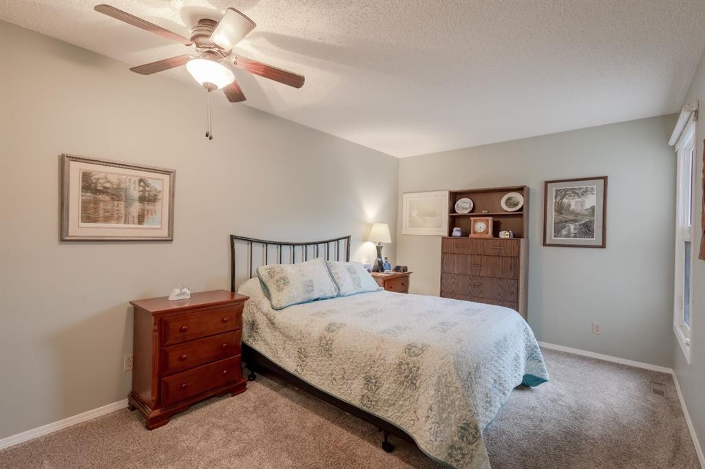 62 Berkley Close Nw, Calgary, AB