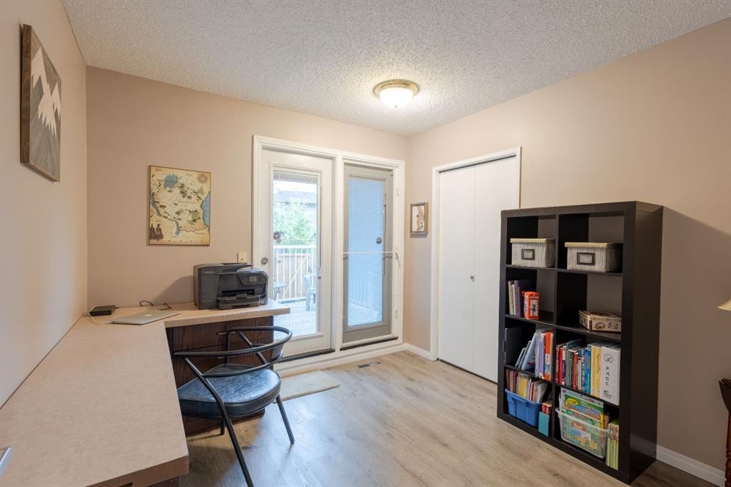 62 Berkley Close Nw, Calgary, AB