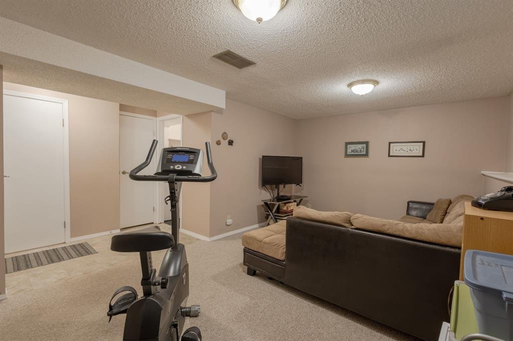 62 Berkley Close Nw, Calgary, AB