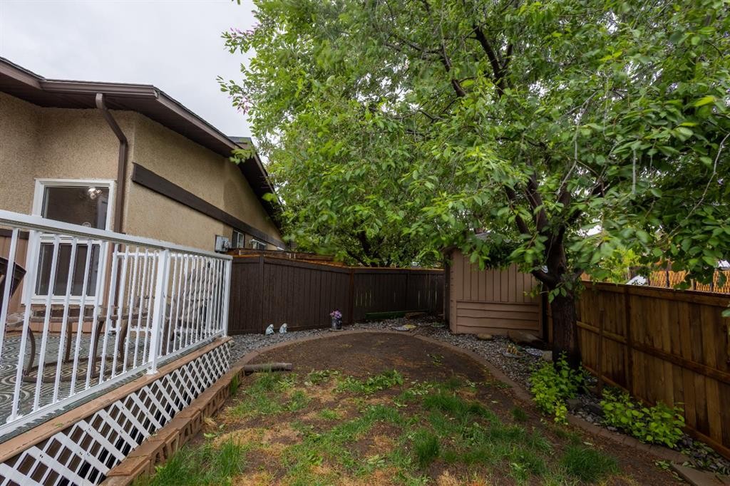 62 Berkley Close Nw, Calgary, AB