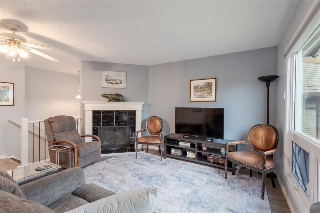62 Berkley Close Nw, Calgary, AB