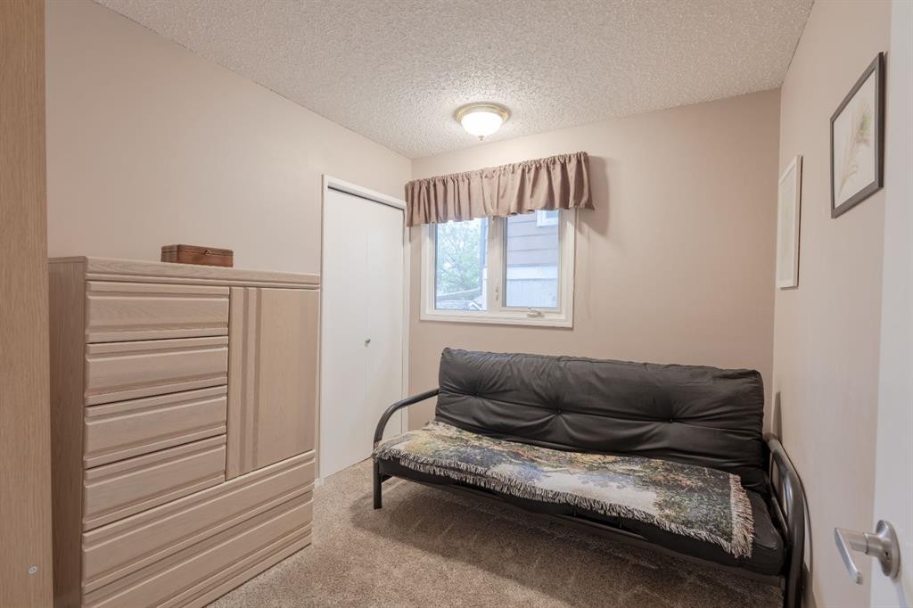62 Berkley Close Nw, Calgary, AB