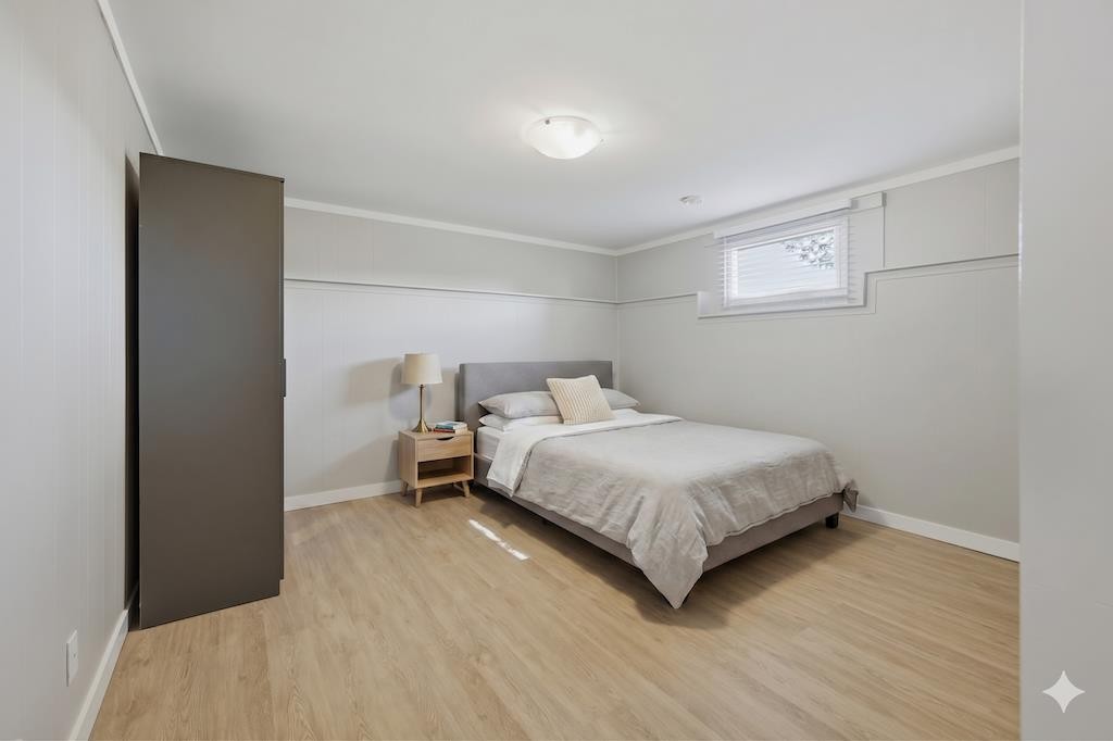 7115 Huntercrest Road Nw, Calgary, AB - Indoor Photo Showing Bedroom