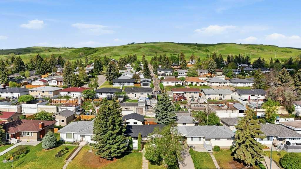 7115 Huntercrest Road Nw, Calgary, AB - Outdoor With View