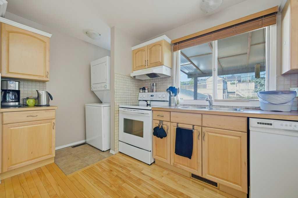 7115 Huntercrest Road Nw, Calgary, AB - Indoor Photo Showing Kitchen