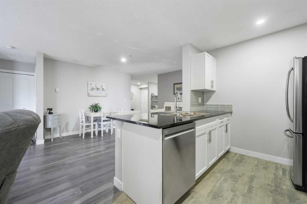 1219-625 Glenbow Drive, Cochrane, AB - Indoor Photo Showing Kitchen With Stainless Steel Kitchen