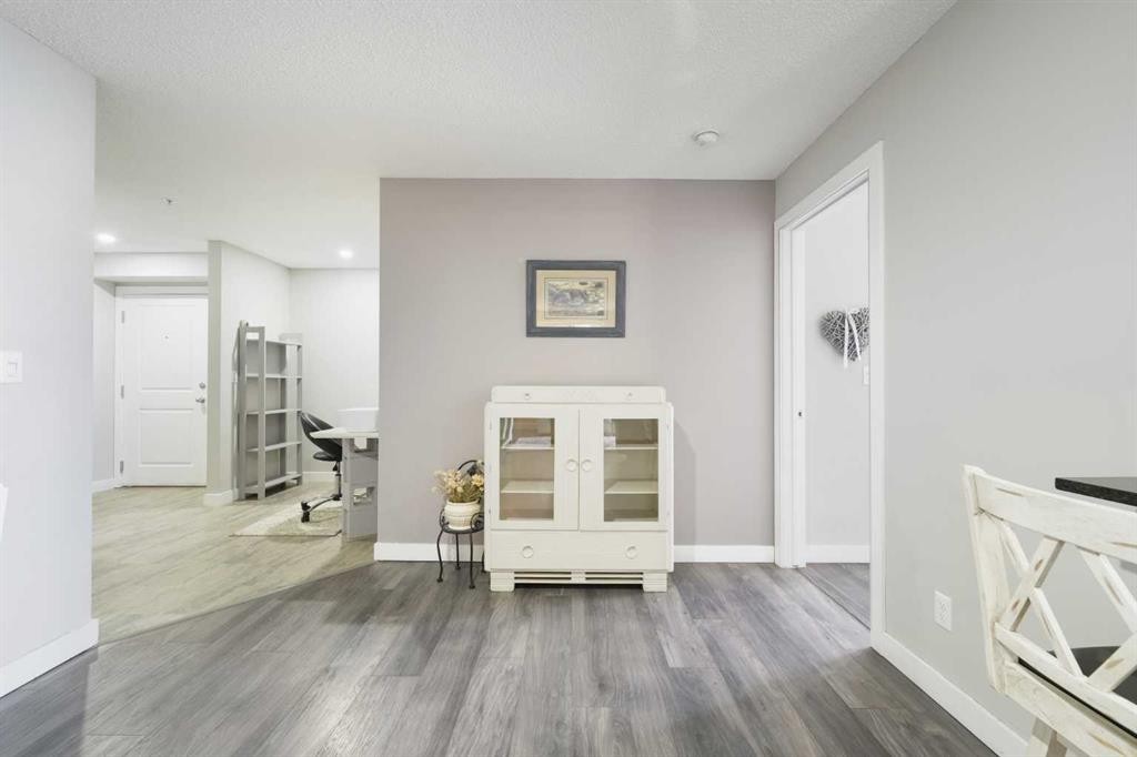 1219-625 Glenbow Drive, Cochrane, AB - Indoor Photo Showing Other Room