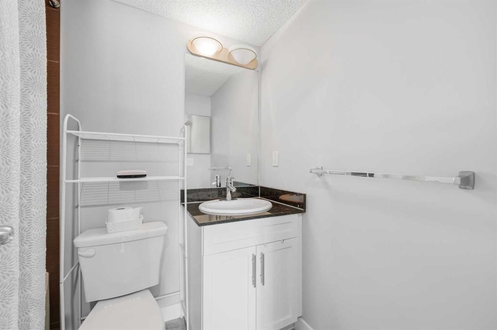 1219-625 Glenbow Drive, Cochrane, AB - Indoor Photo Showing Bathroom