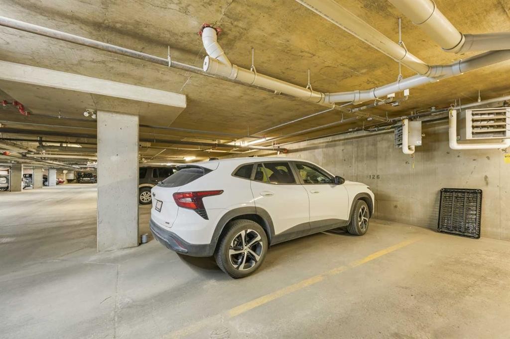 1219-625 Glenbow Drive, Cochrane, AB - Indoor Photo Showing Garage