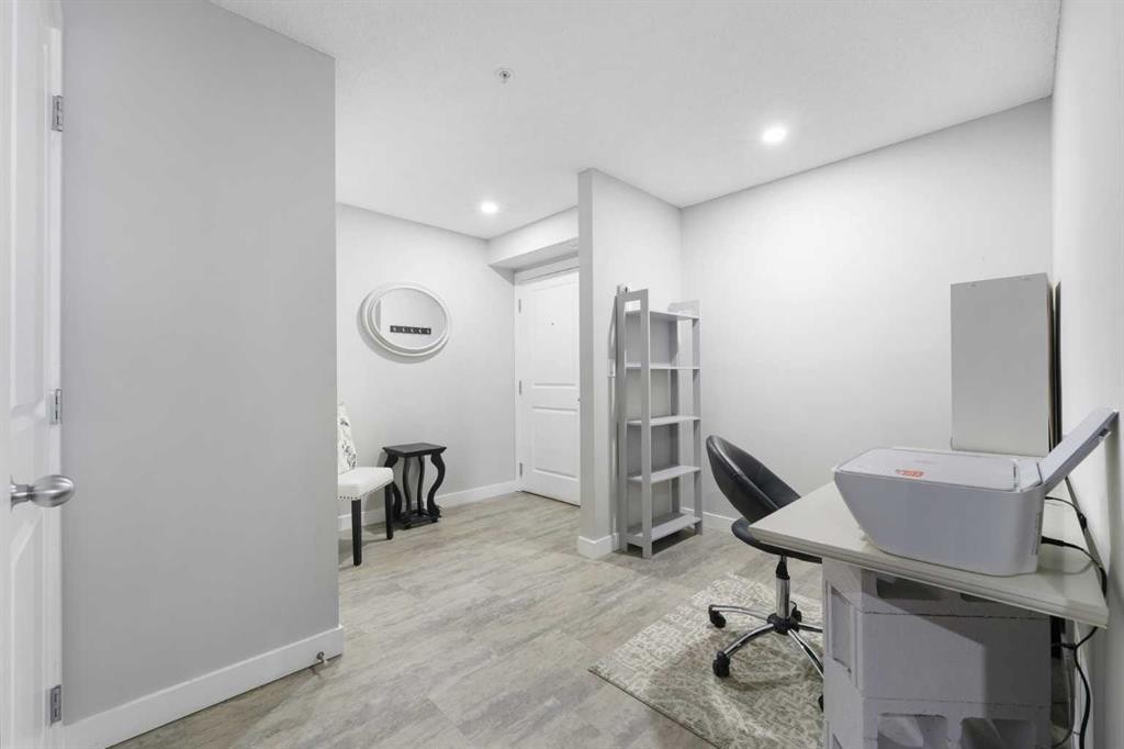 1219-625 Glenbow Drive, Cochrane, AB - Indoor Photo Showing Other Room