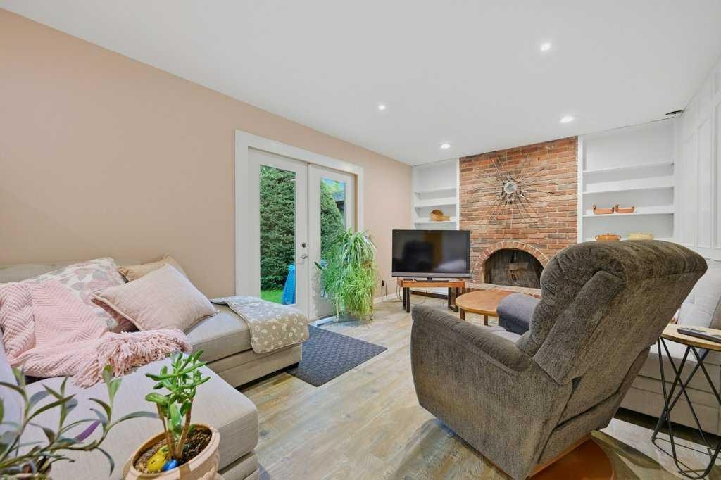 9824 19 Street Sw, Calgary, AB