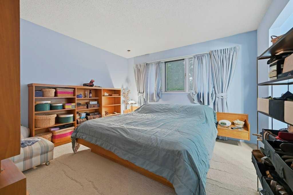 9824 19 Street Sw, Calgary, AB