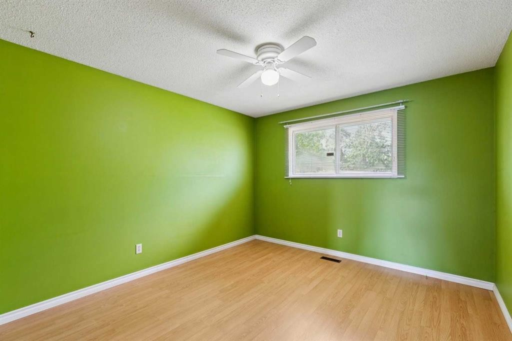 7833 Hunterquay Road Nw, Calgary, AB - Indoor Photo Showing Other Room