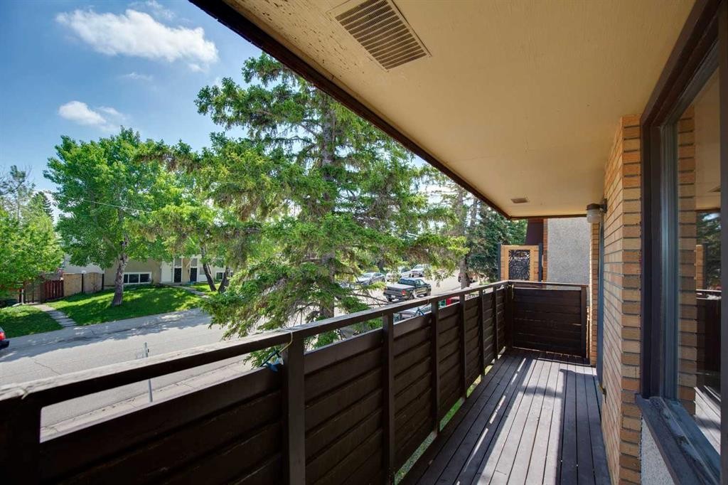 7833 Hunterquay Road Nw, Calgary, AB - Outdoor With Balcony With Exterior
