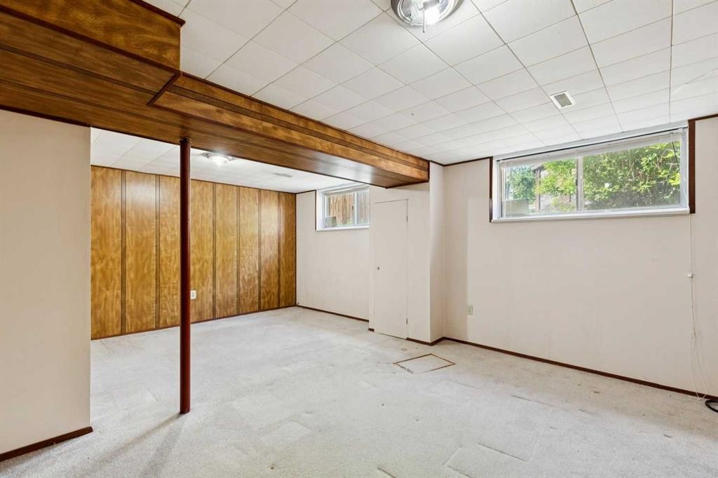 7833 Hunterquay Road Nw, Calgary, AB - Indoor
