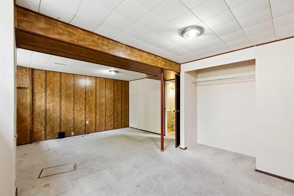 7833 Hunterquay Road Nw, Calgary, AB - Indoor Photo Showing Other Room