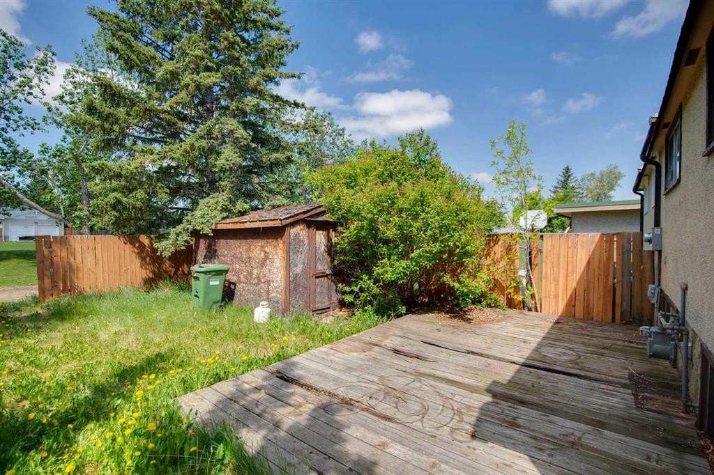 7833 Hunterquay Road Nw, Calgary, AB - Outdoor