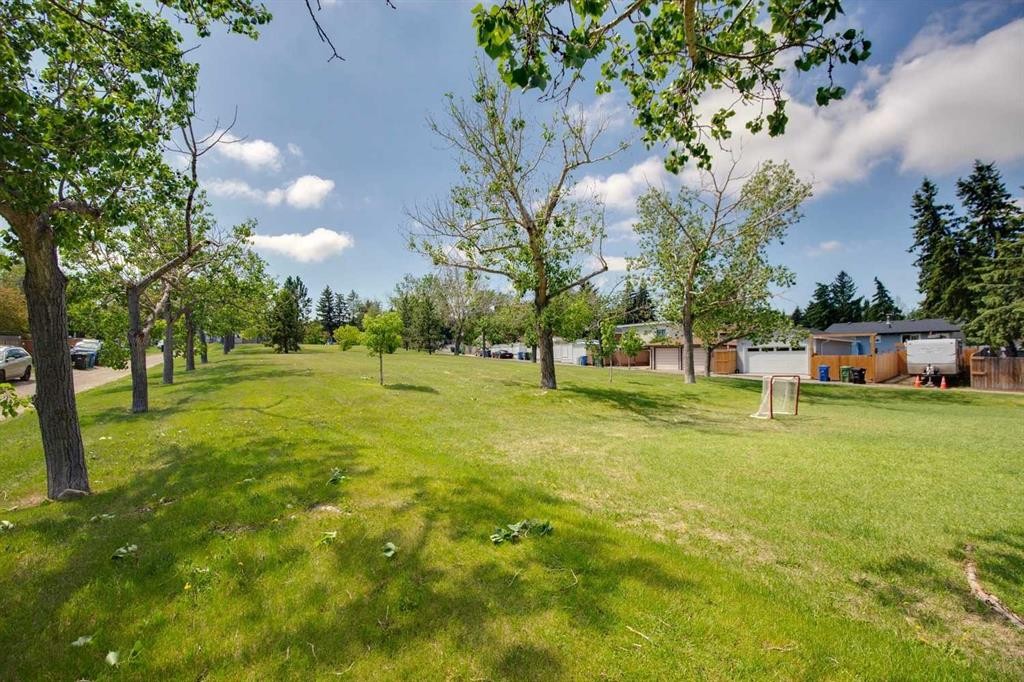 7833 Hunterquay Road Nw, Calgary, AB - Outdoor