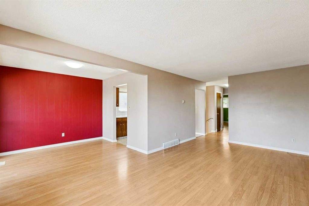 7833 Hunterquay Road Nw, Calgary, AB - Indoor Photo Showing Other Room