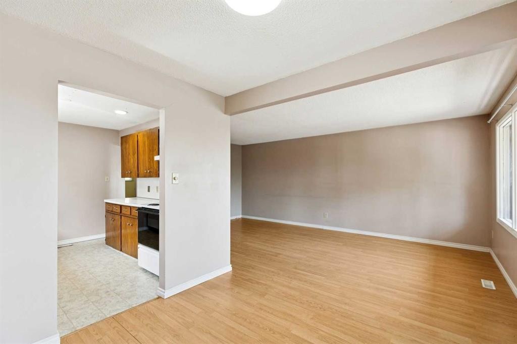 7833 Hunterquay Road Nw, Calgary, AB - Indoor