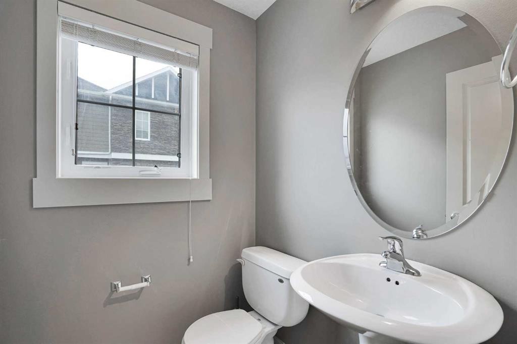 124 Lavender Link, Chestermere, AB - Indoor Photo Showing Bathroom