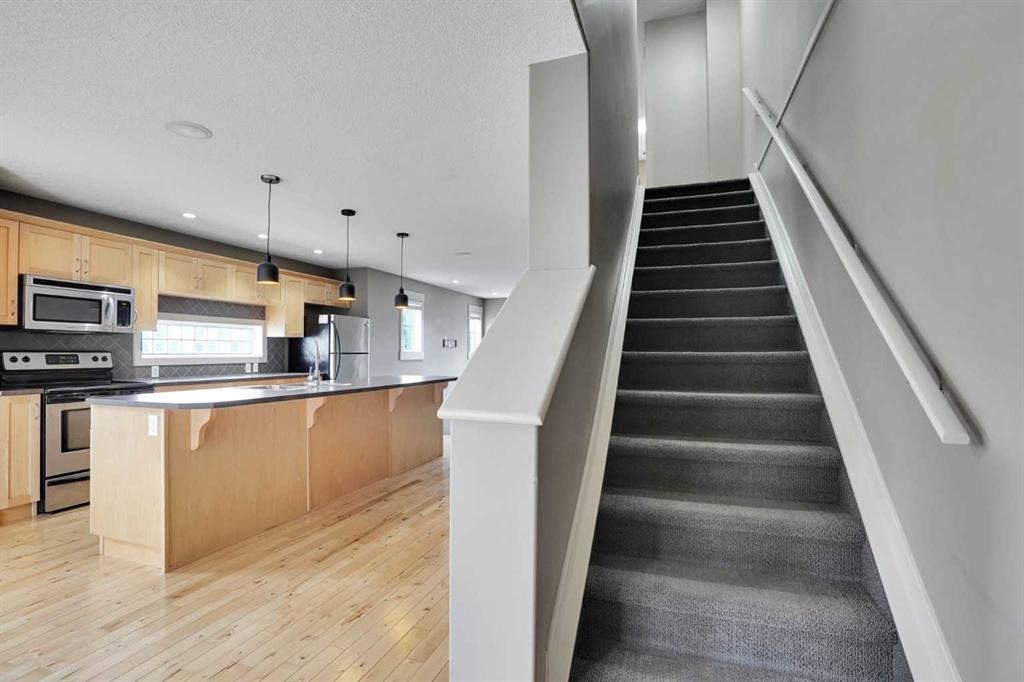 124 Lavender Link, Chestermere, AB - Indoor Photo Showing Kitchen