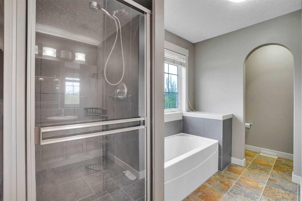 124 Lavender Link, Chestermere, AB - Indoor Photo Showing Bathroom
