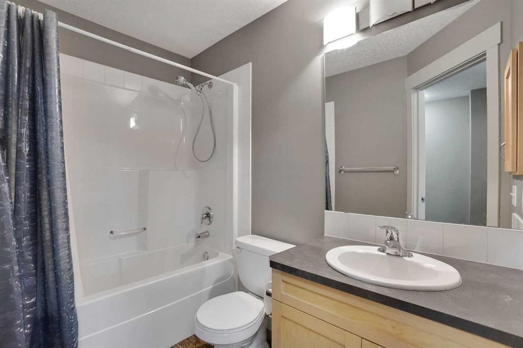 124 Lavender Link, Chestermere, AB - Indoor Photo Showing Bathroom