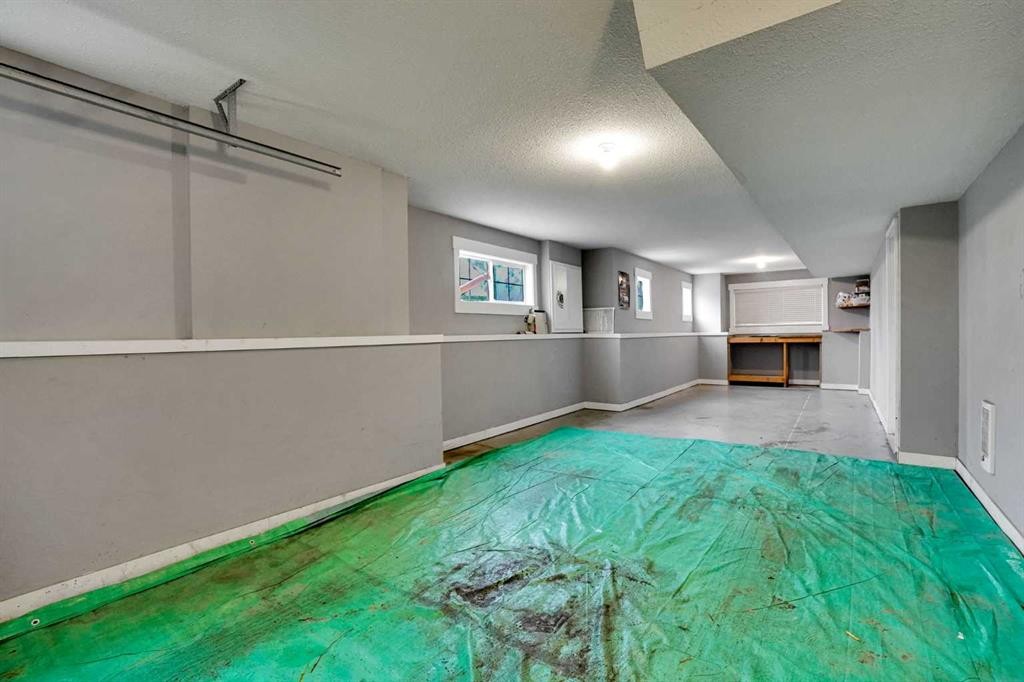 124 Lavender Link, Chestermere, AB - Indoor Photo Showing Other Room