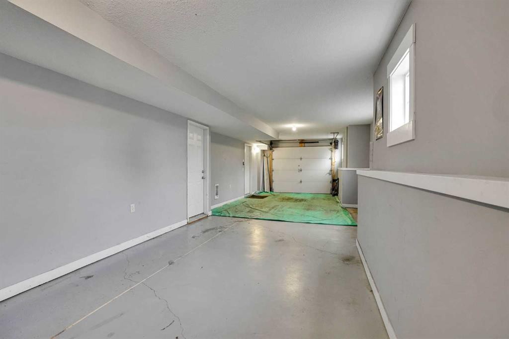 124 Lavender Link, Chestermere, AB - Indoor Photo Showing Other Room