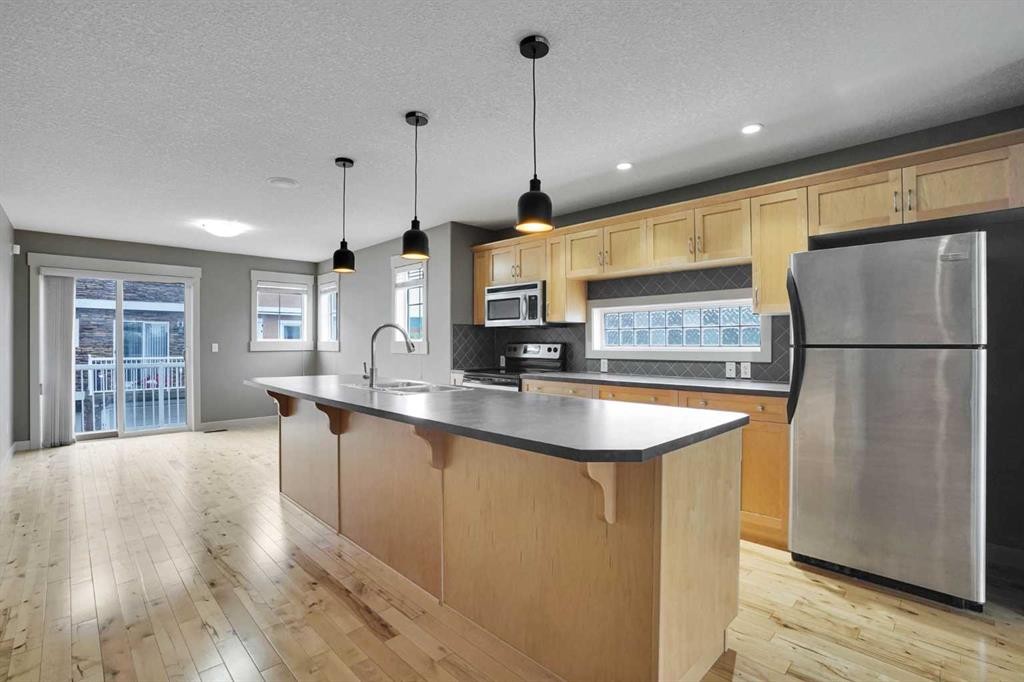124 Lavender Link, Chestermere, AB - Indoor Photo Showing Kitchen With Stainless Steel Kitchen With Upgraded Kitchen