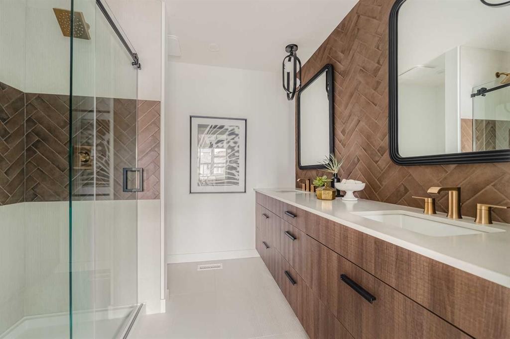 59 Lucas Way Nw, Calgary, AB