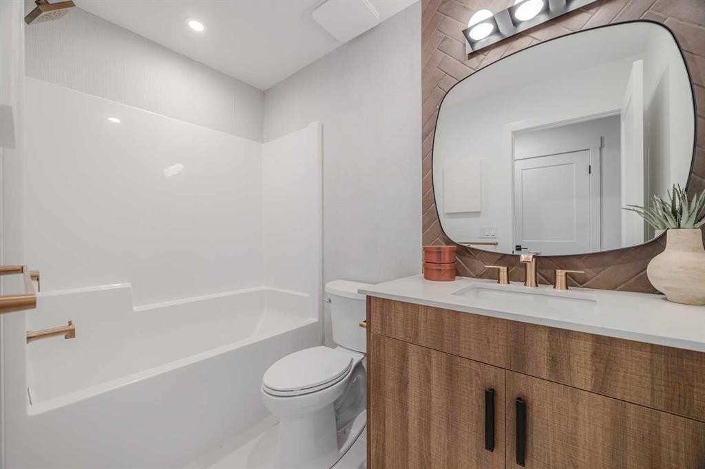 59 Lucas Way Nw, Calgary, AB