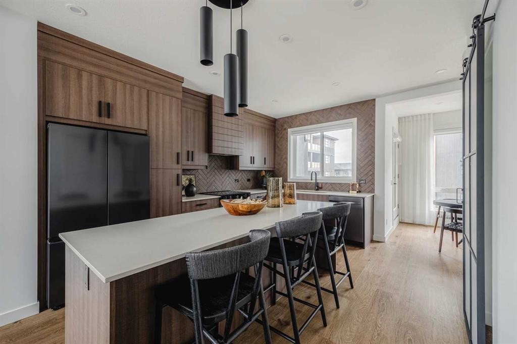 59 Lucas Way Nw, Calgary, AB