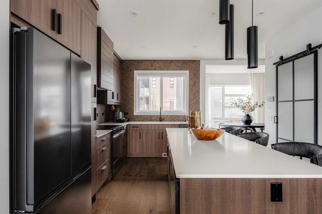 59 Lucas Way Nw, Calgary, AB