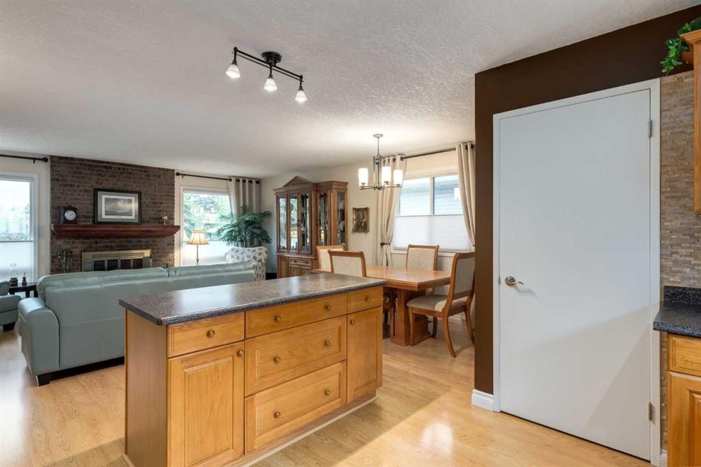120 Silverthorn Way Nw, Calgary, AB