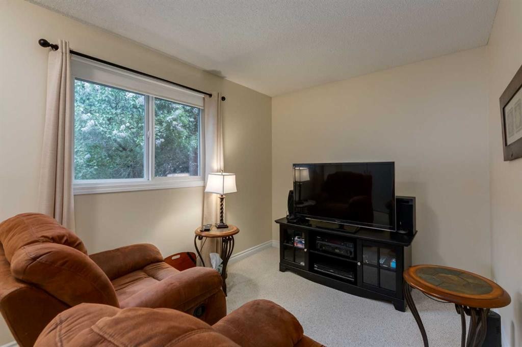120 Silverthorn Way Nw, Calgary, AB
