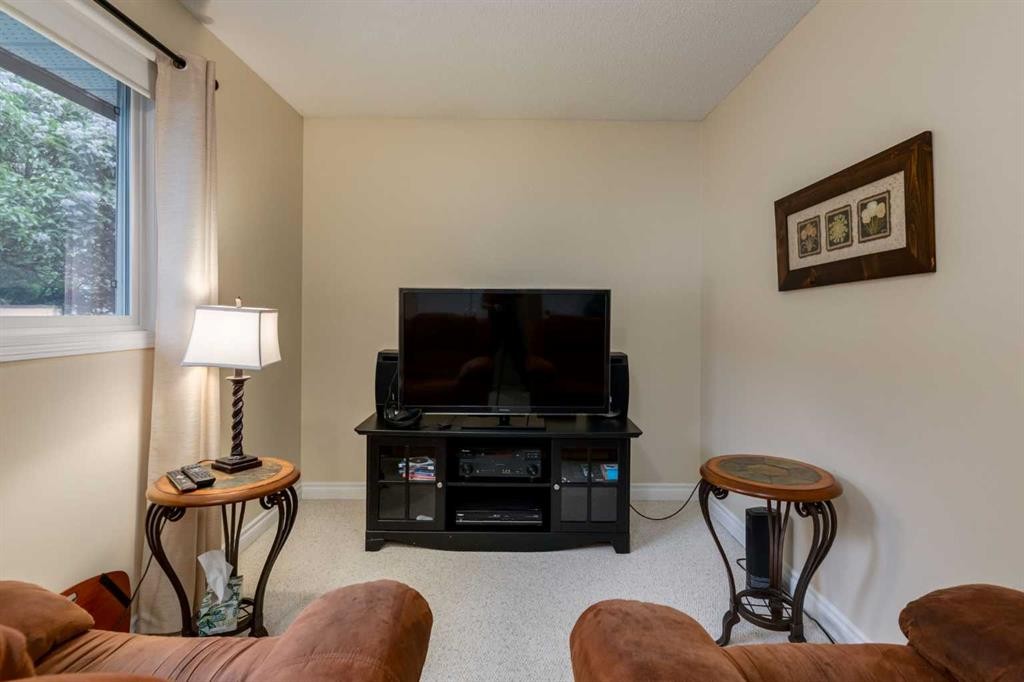 120 Silverthorn Way Nw, Calgary, AB